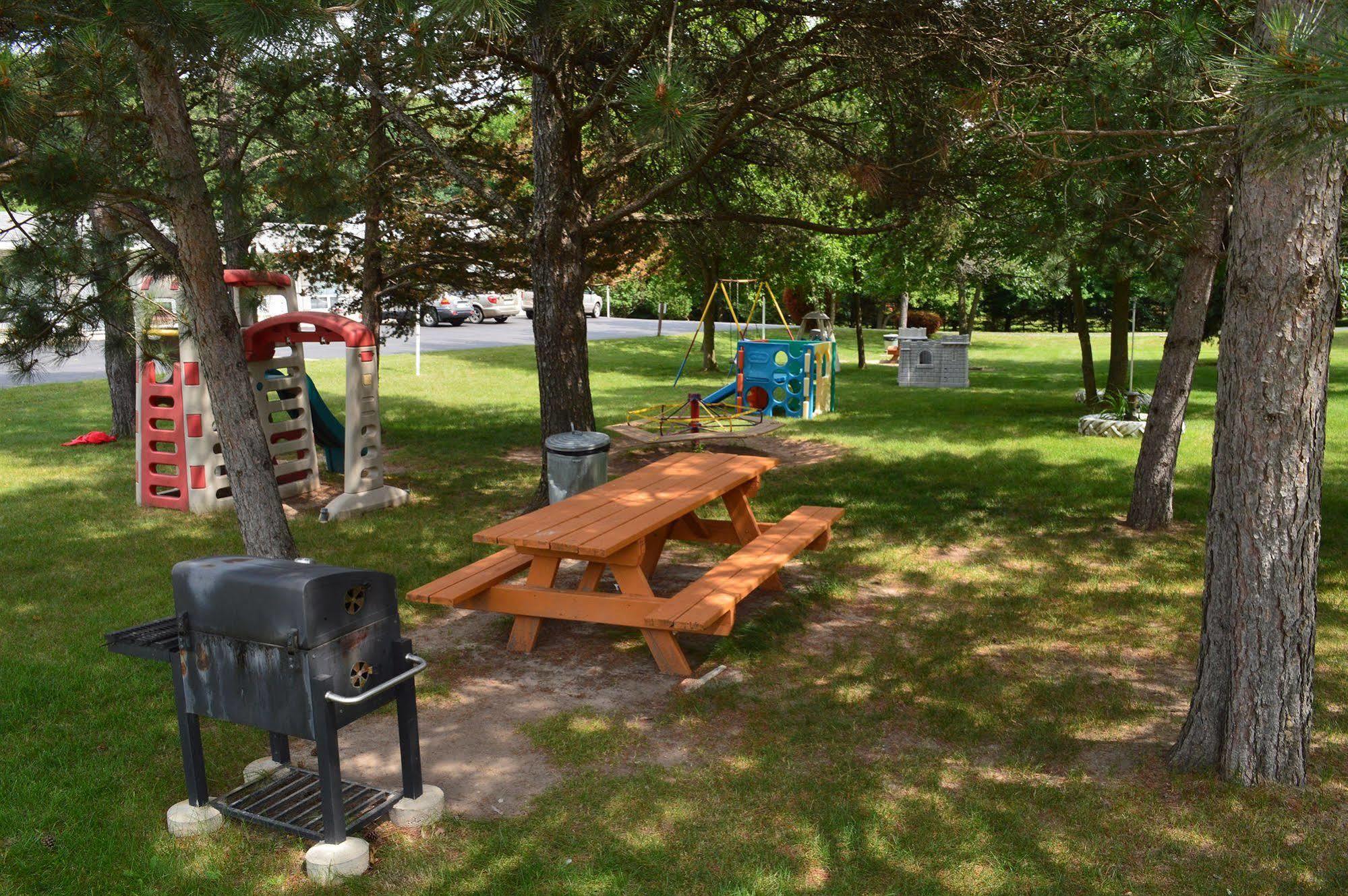 Summer Breeze Resort Wisconsin Dells Exterior photo